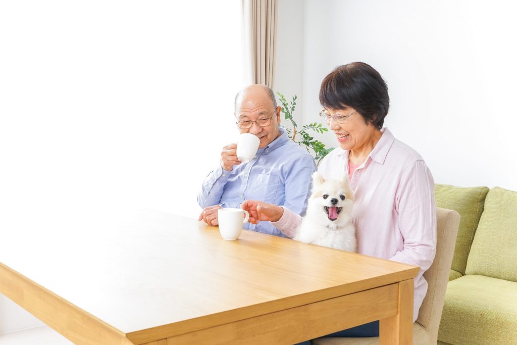 長輩打噴嚏就漏尿？老人漏尿保養指南，選對保健品告別尿失禁尷尬