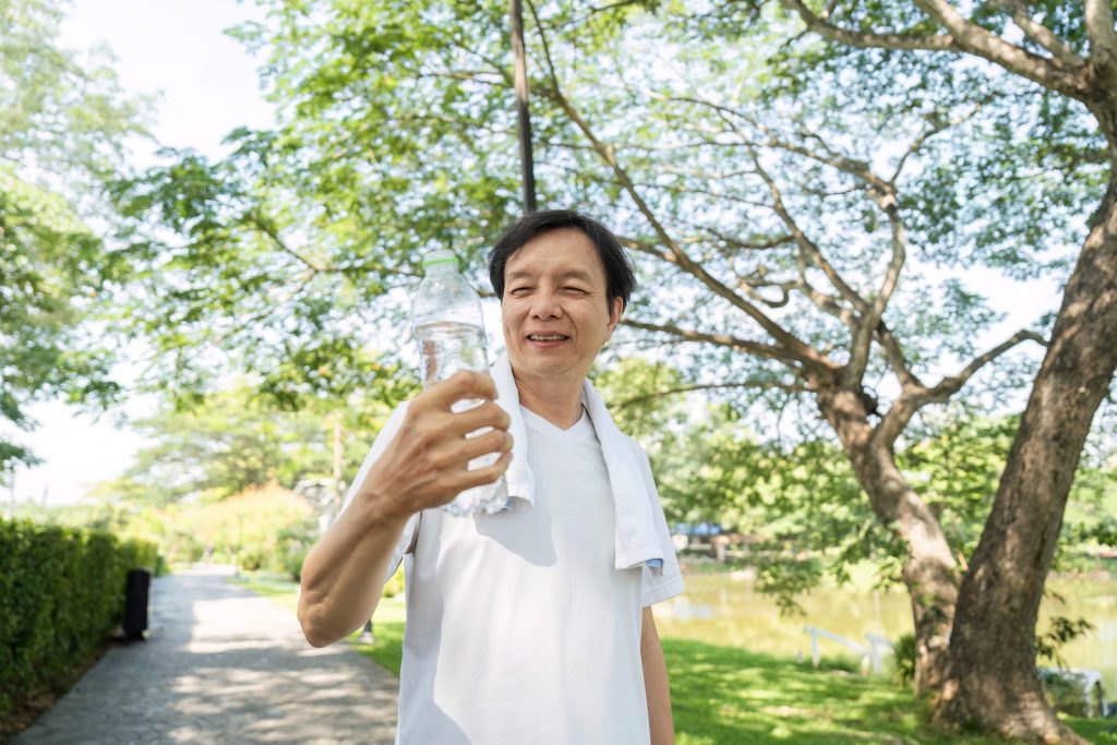 50歲後尿尿滴滴答答？熟男必看「停尿原因、排尿中斷」警訊，防發炎必看